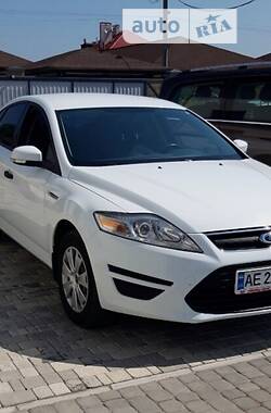 Седан Ford Mondeo 2012 в Ужгороде