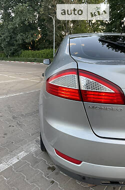Лифтбек Ford Mondeo 2010 в 