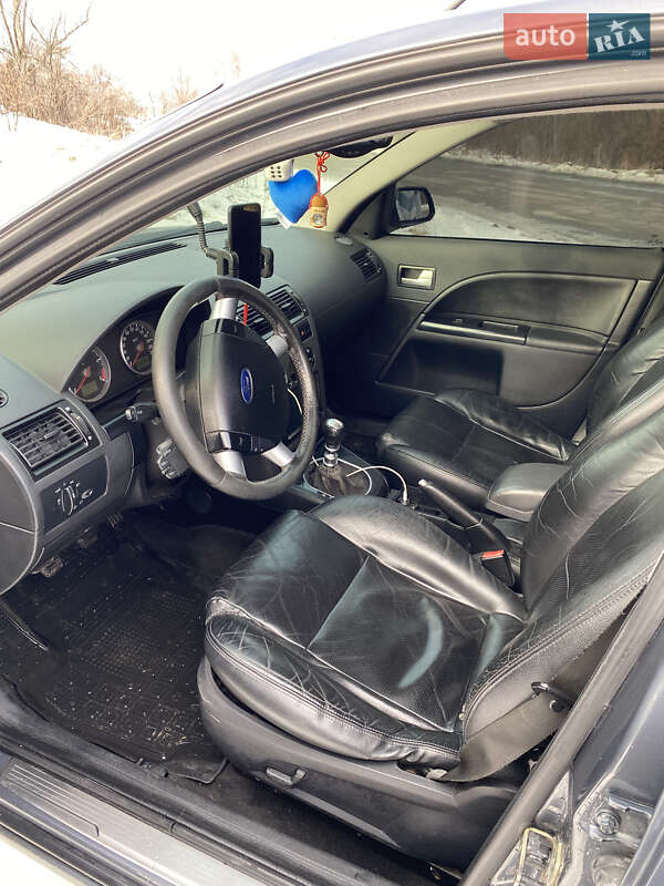 Лифтбек Ford Mondeo 2001 в Обухове