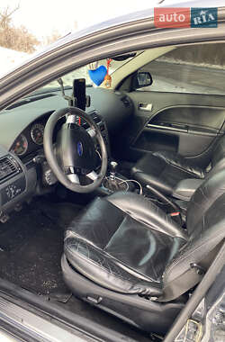 Лифтбек Ford Mondeo 2001 в 