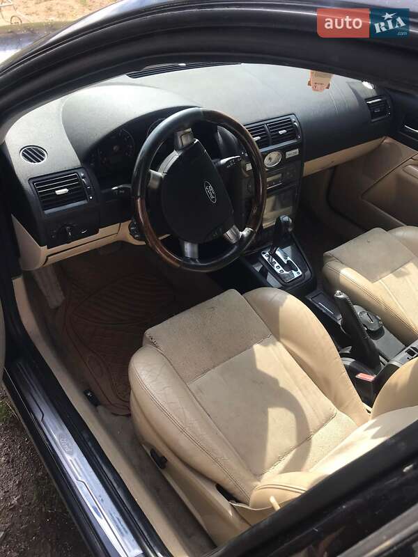 Седан Ford Mondeo 2004 в Хусте