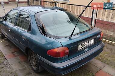 Лифтбек Ford Mondeo 1993 в Шумске