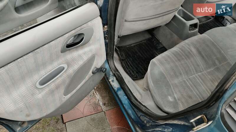 Лифтбек Ford Mondeo 1993 в Шумске