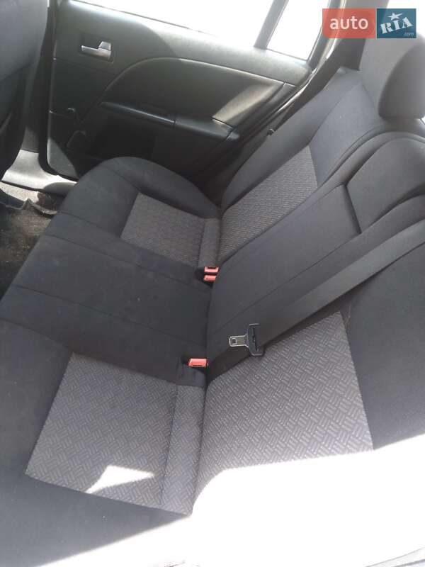 Універсал Ford Mondeo 2004 в Березному