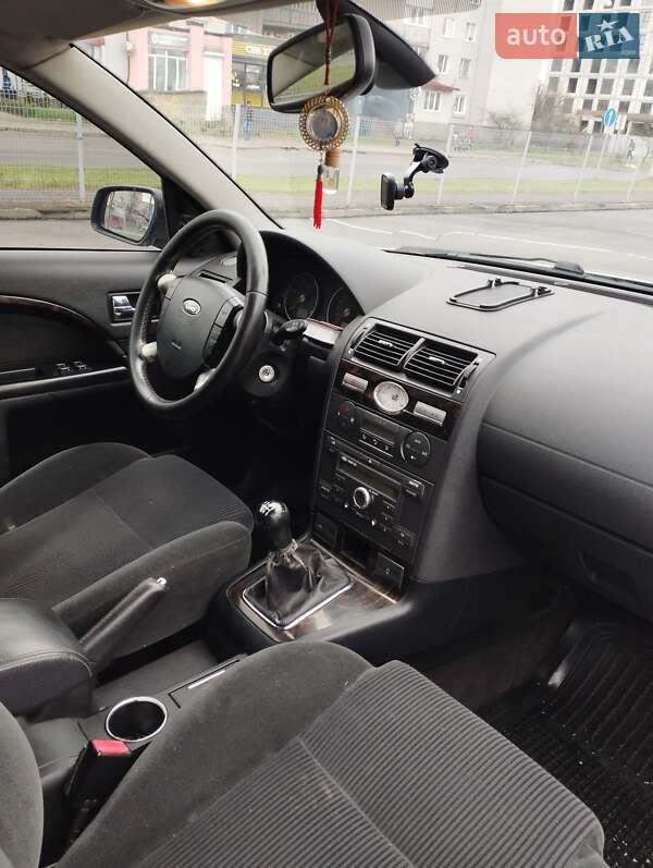 Лифтбек Ford Mondeo 2003 в Ковеле