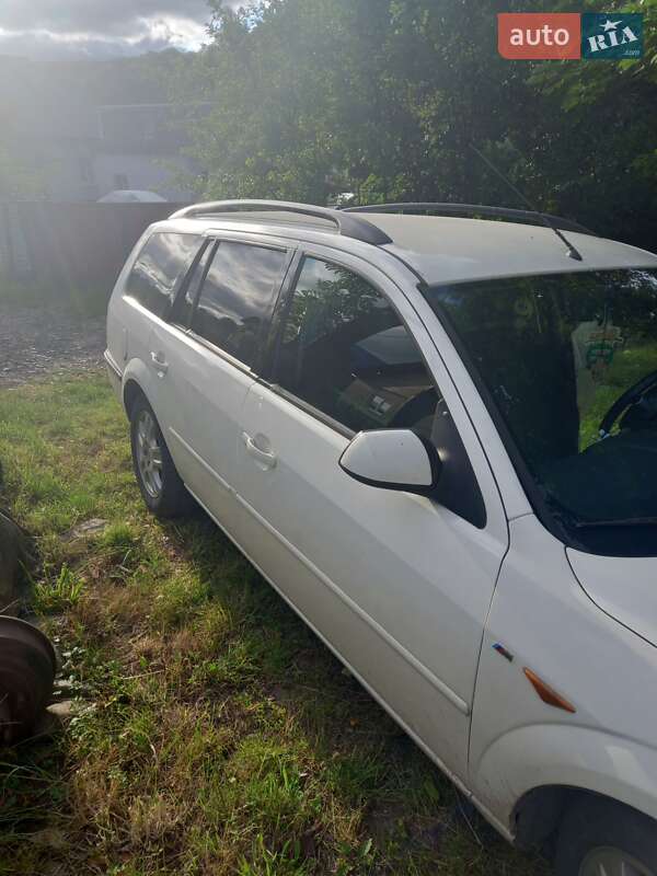 Универсал Ford Mondeo 2001 в Сваляве