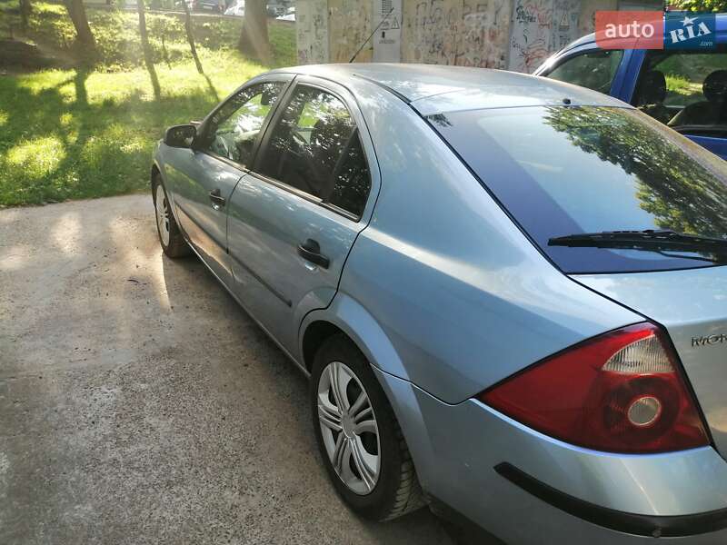 Лифтбек Ford Mondeo 2004 в Чернигове