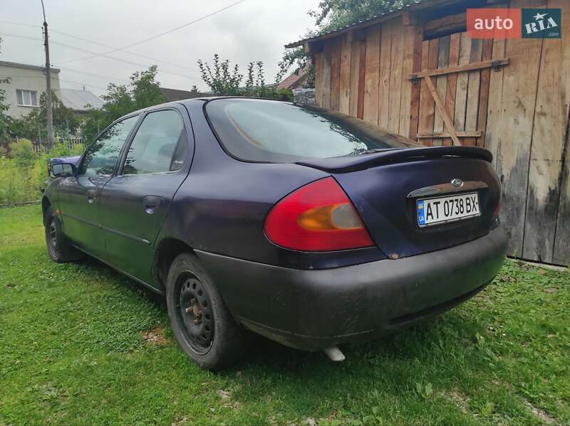 Лифтбек Ford Mondeo 1996 в Надворной