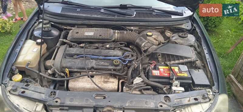 Седан Ford Mondeo 1998 в Новом Роздоле