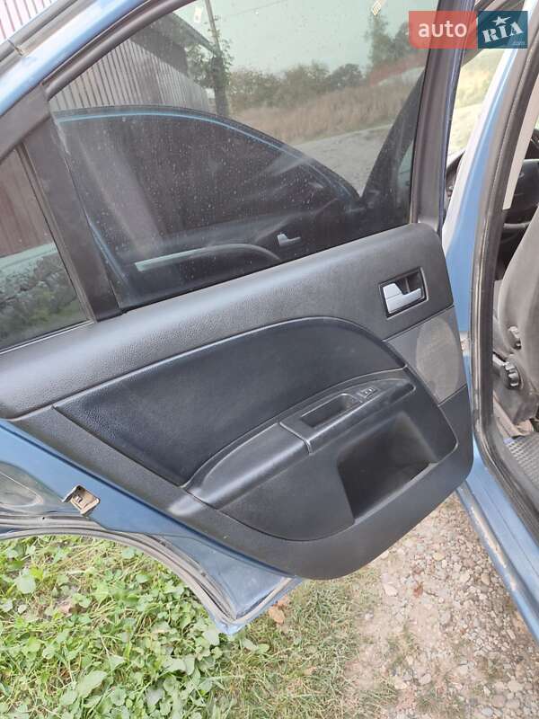 Лифтбек Ford Mondeo 2002 в Черновцах