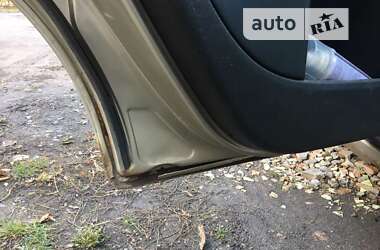 Лифтбек Ford Mondeo 2004 в 