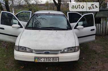 Седан Ford Mondeo 1993 в Самборе