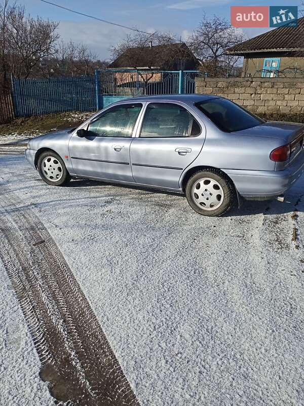 Седан Ford Mondeo 1995 в Новоселиці