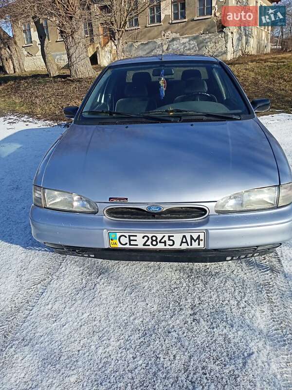 Седан Ford Mondeo 1995 в Новоселиці
