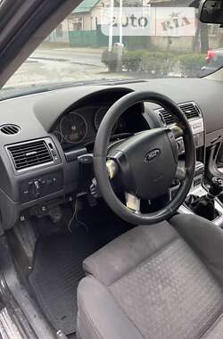 Седан Ford Mondeo 2004 в Хусте