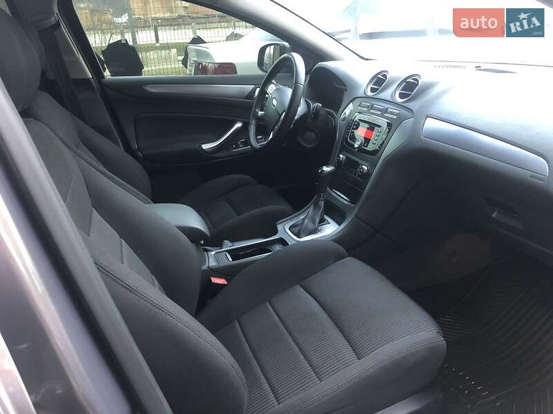 Седан Ford Mondeo 2012 в Гайвороне