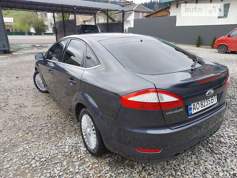 Седан Ford Mondeo 2010 в Рахове