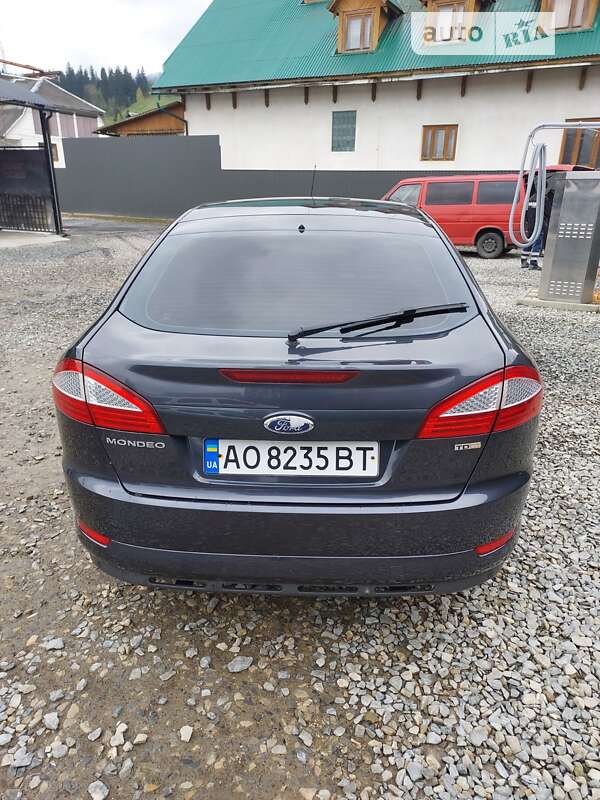 Седан Ford Mondeo 2010 в Рахове