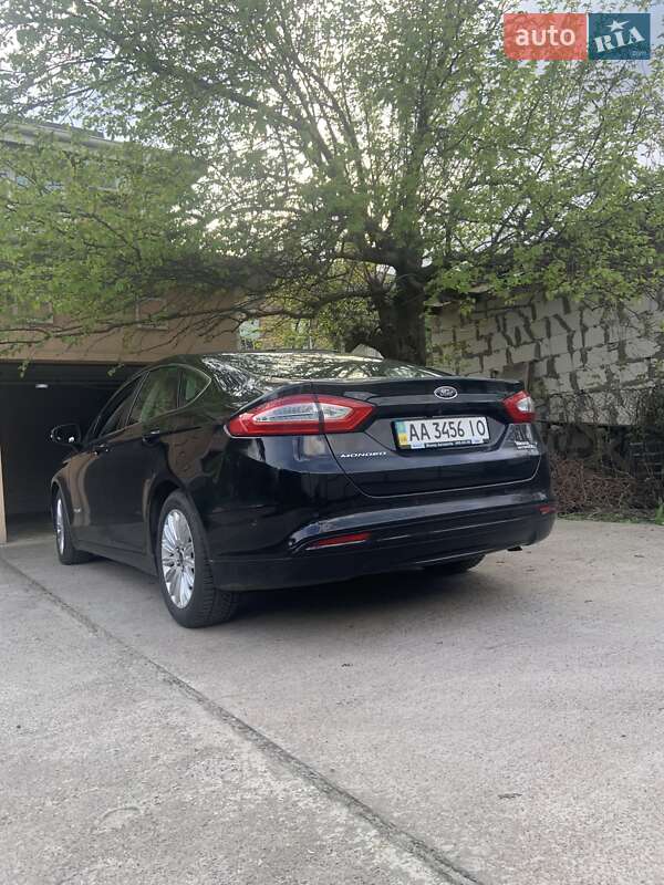 Седан Ford Mondeo 2016 в Киеве