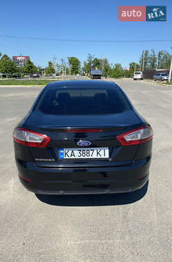 Седан Ford Mondeo 2012 в Буче