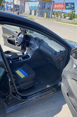 Седан Ford Mondeo 2012 в Буче