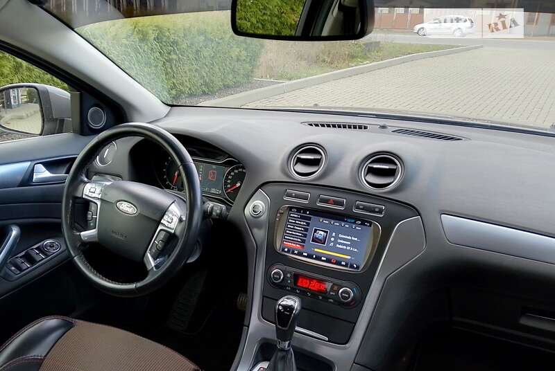 Седан Ford Mondeo 2012 в Хусте