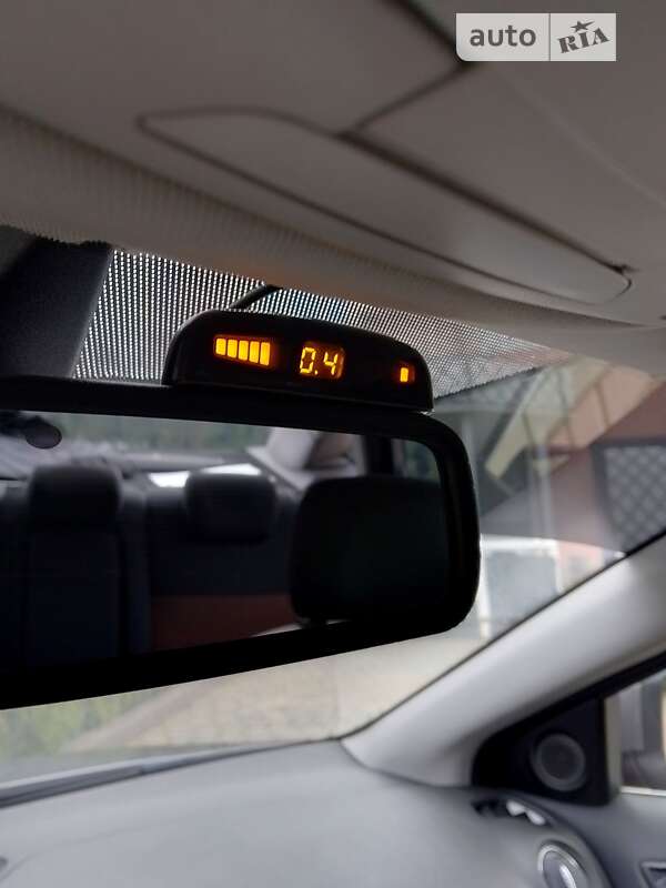 Седан Ford Mondeo 2012 в Хусте