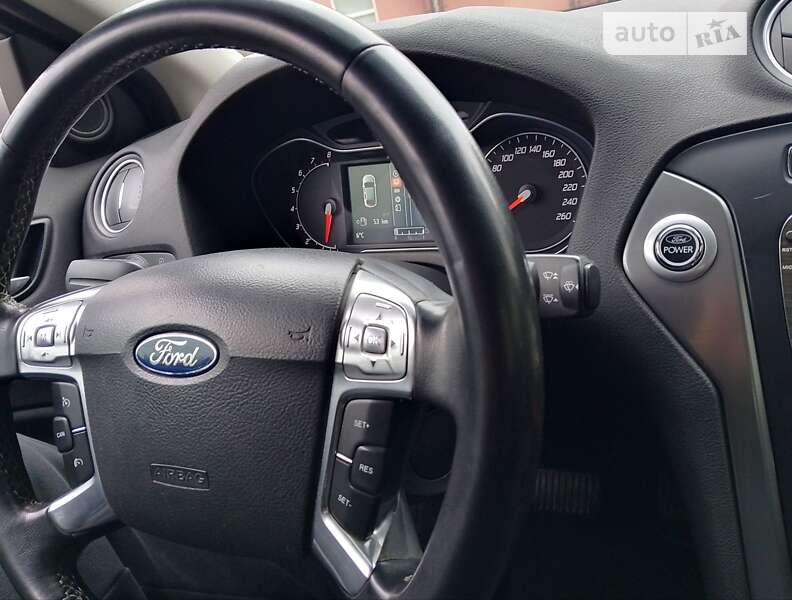 Седан Ford Mondeo 2012 в Хусте