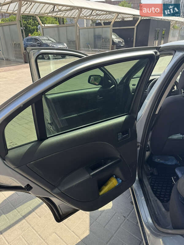 Седан Ford Mondeo 2005 в Днепре