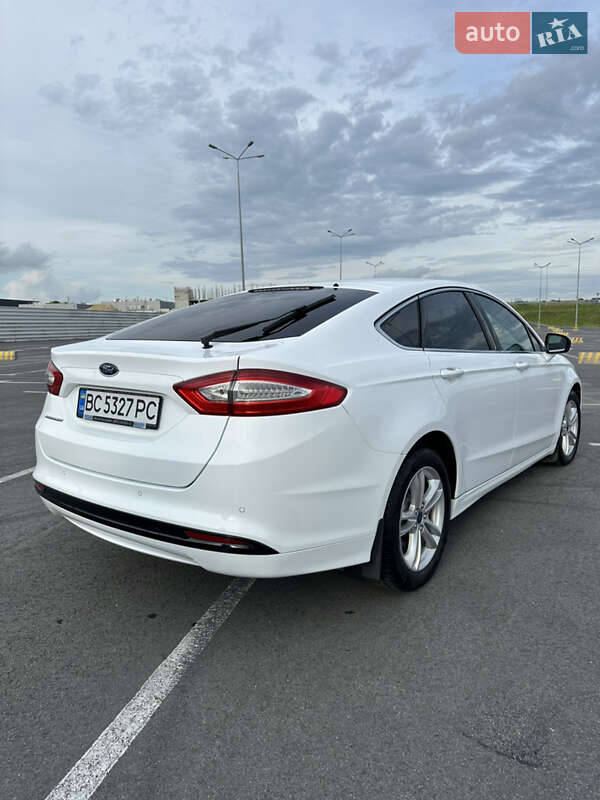 Седан Ford Mondeo 2015 в Львове