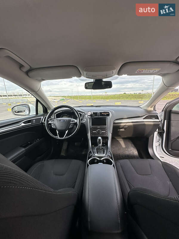 Седан Ford Mondeo 2015 в Львове