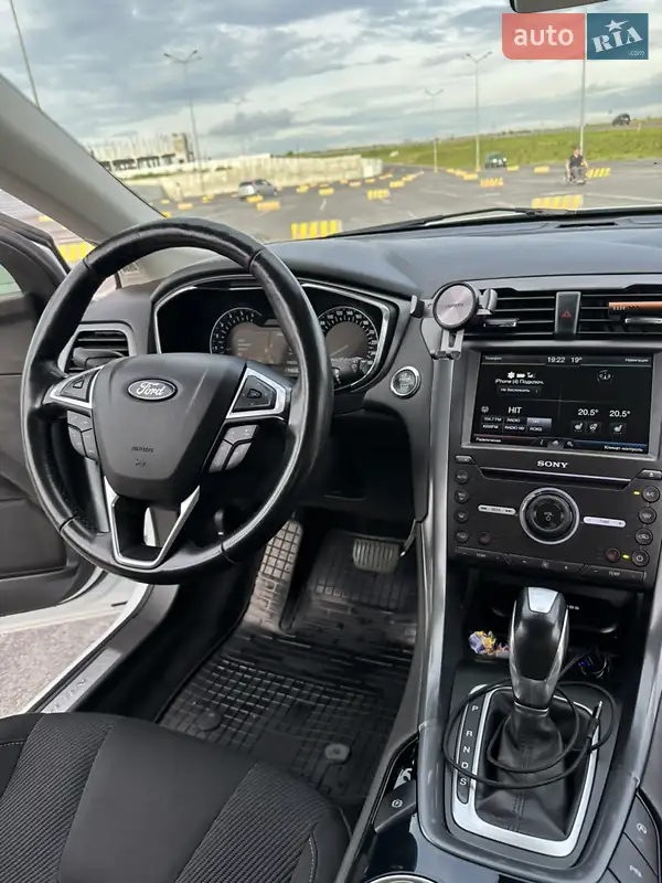 Седан Ford Mondeo 2015 в 