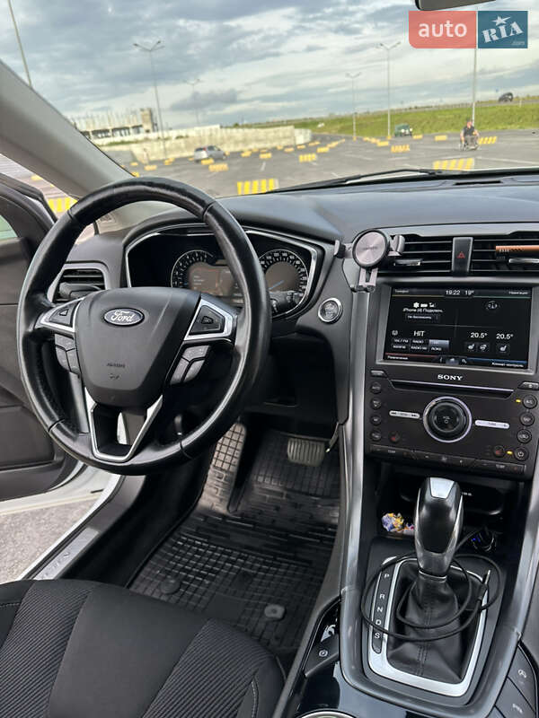 Седан Ford Mondeo 2015 в Львове