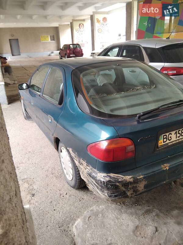 Седан Ford Mondeo 1994 в Новояворовске