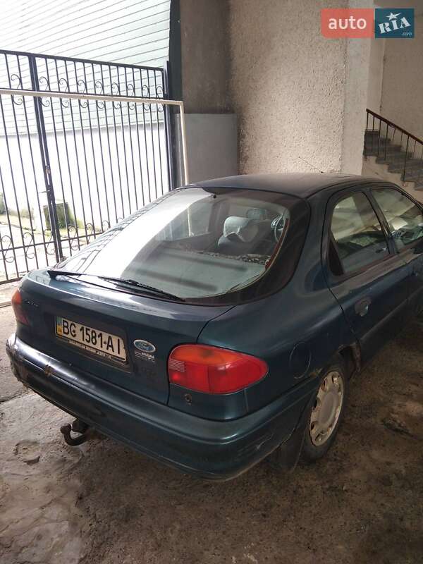Седан Ford Mondeo 1994 в Новояворовске