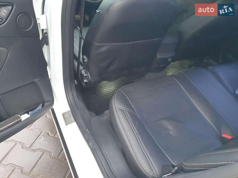 Седан Ford Mondeo 2012 в Измаиле