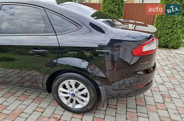 Седан Ford Mondeo 2012 в 