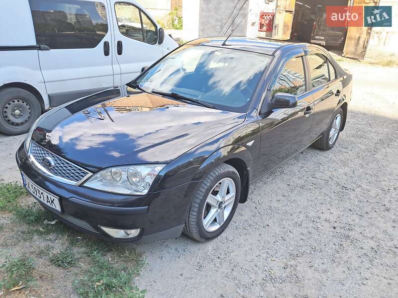 Лифтбек Ford Mondeo 2006 в 