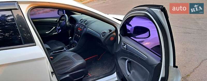 Седан Ford Mondeo 2010 в Лозовой