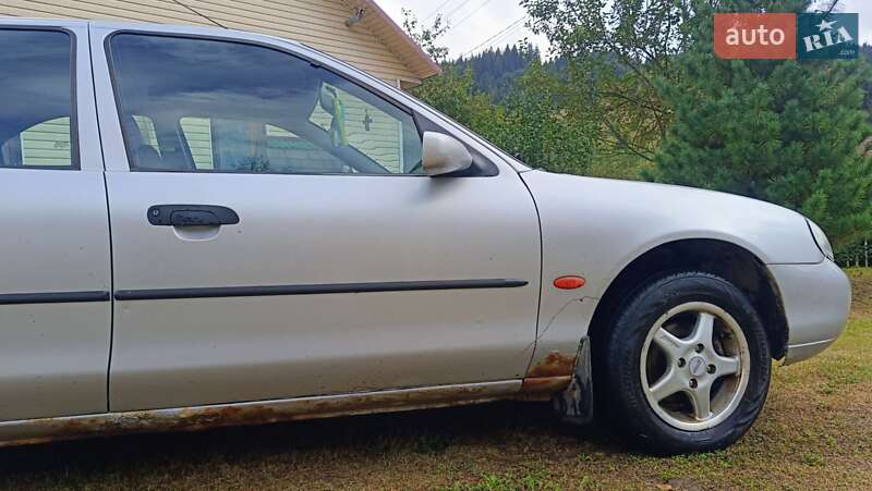 Седан Ford Mondeo 1998 в Долине