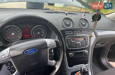 Седан Ford Mondeo 2011 в 