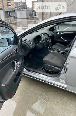 Седан Ford Mondeo 2010 в 