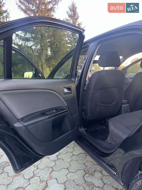 Седан Ford Mondeo 2005 в Дубні