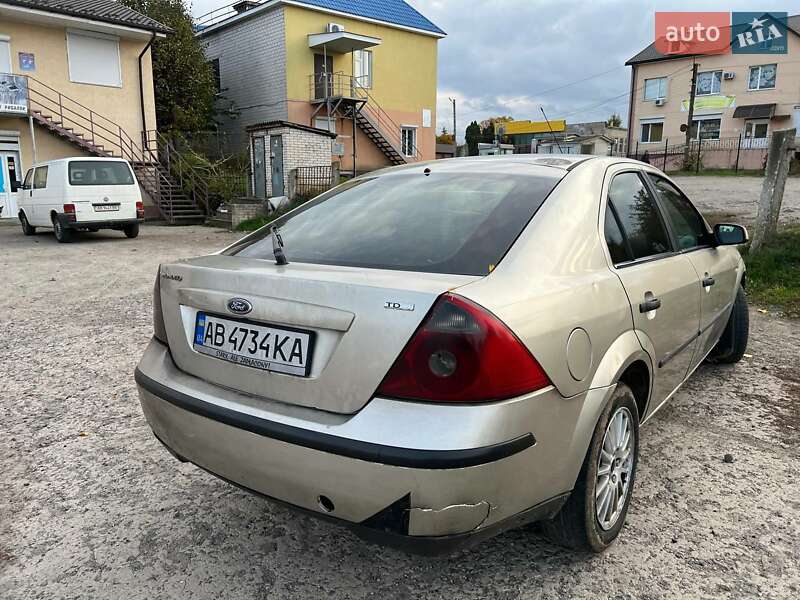 Лифтбек Ford Mondeo 2004 в Ладыжине