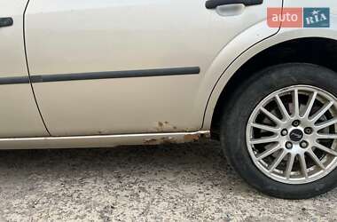 Лифтбек Ford Mondeo 2004 в 
