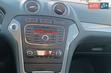 Седан Ford Mondeo 2012 в 