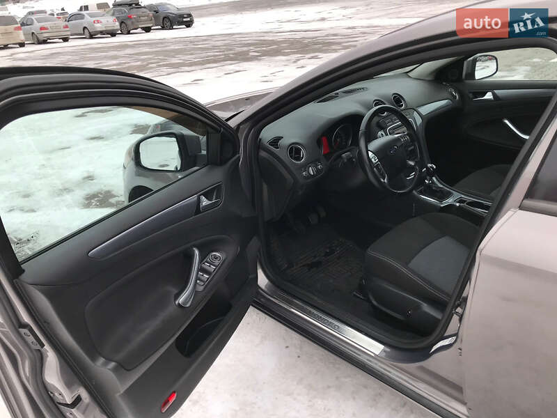 Седан Ford Mondeo 2011 в Киеве