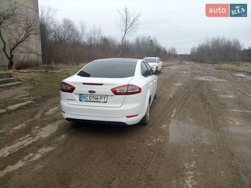 Седан Ford Mondeo 2012 в Дубровице