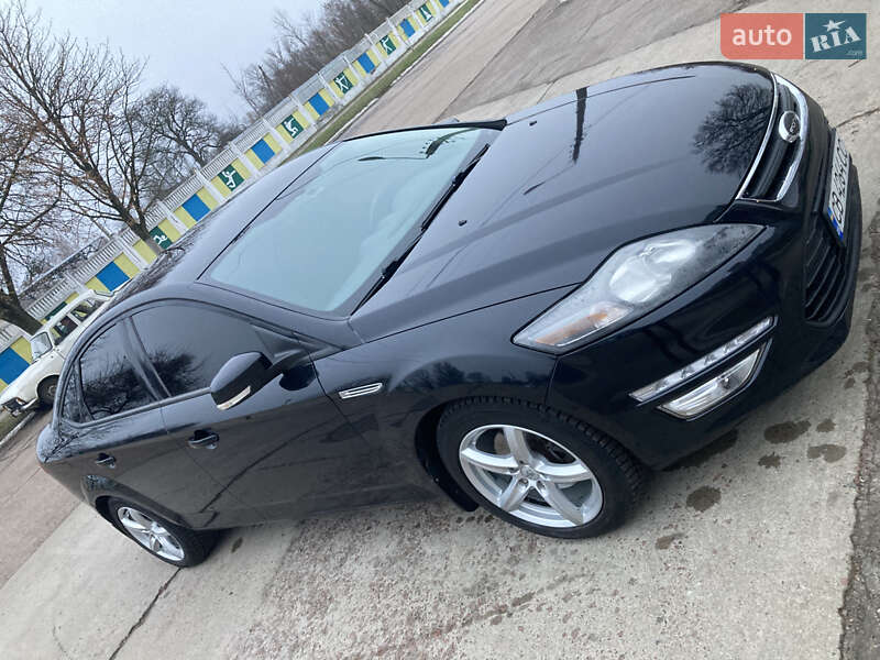 Седан Ford Mondeo 2010 в Варві