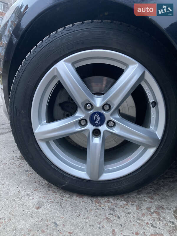 Седан Ford Mondeo 2010 в Варві